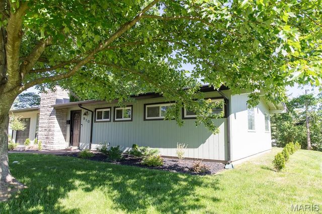 910 Coffey Drive, Crestwood, MO 63126