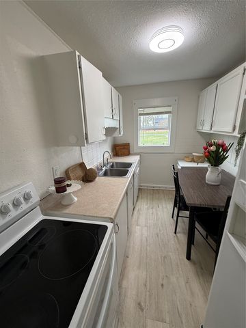 435 NW 49th Place, Des Moines, IA 50313