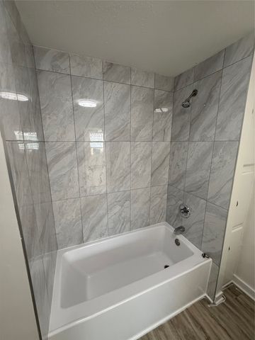 435 NW 49th Place, Des Moines, IA 50313