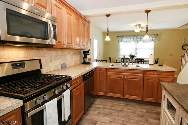 6 Knollwood Rd, Totowa Boro, NJ 07512