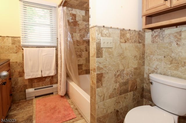 6 Knollwood Rd, Totowa Boro, NJ 07512