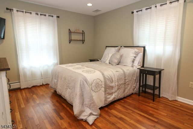 6 Knollwood Rd, Totowa Boro, NJ 07512