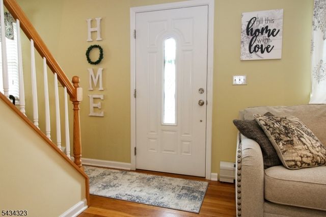 6 Knollwood Rd, Totowa Boro, NJ 07512