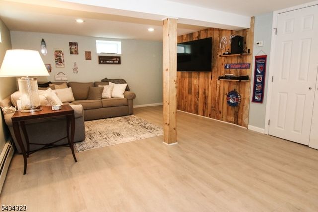 6 Knollwood Rd, Totowa Boro, NJ 07512