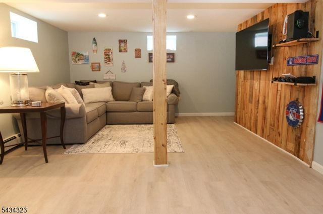 6 Knollwood Rd, Totowa Boro, NJ 07512