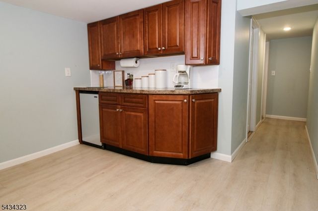 6 Knollwood Rd, Totowa Boro, NJ 07512