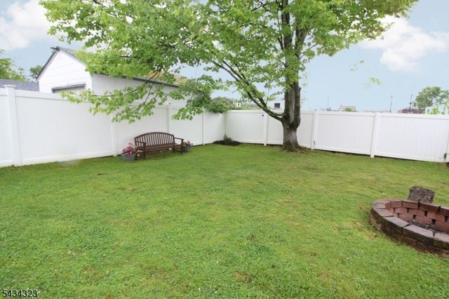 6 Knollwood Rd, Totowa Boro, NJ 07512