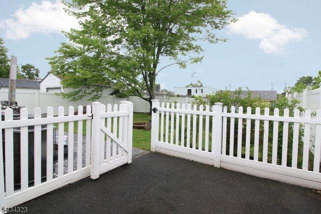 6 Knollwood Rd, Totowa Boro, NJ 07512