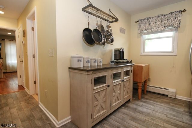 6 Knollwood Rd, Totowa Boro, NJ 07512