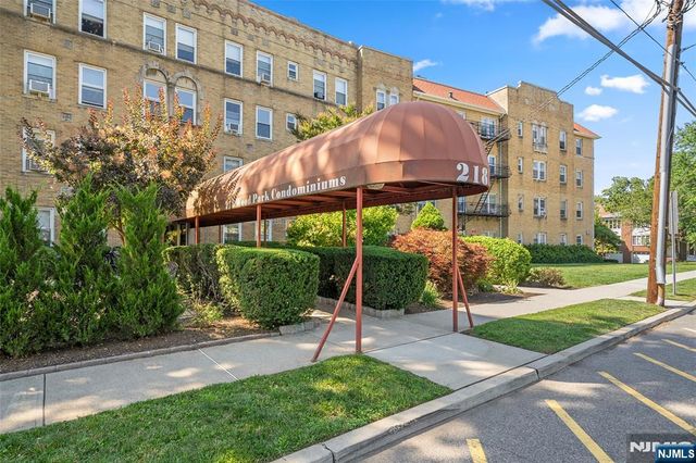 218 Broad Avenue 3C, Leonia, NJ 07605