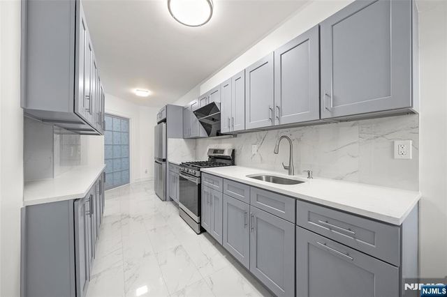 218 Broad Avenue 3C, Leonia, NJ 07605