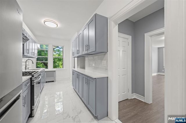 218 Broad Avenue 3C, Leonia, NJ 07605