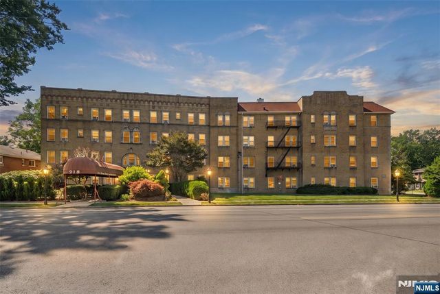 218 Broad Avenue 3C, Leonia, NJ 07605