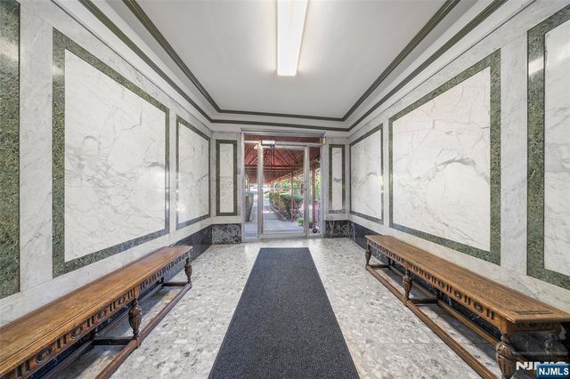 218 Broad Avenue 3C, Leonia, NJ 07605