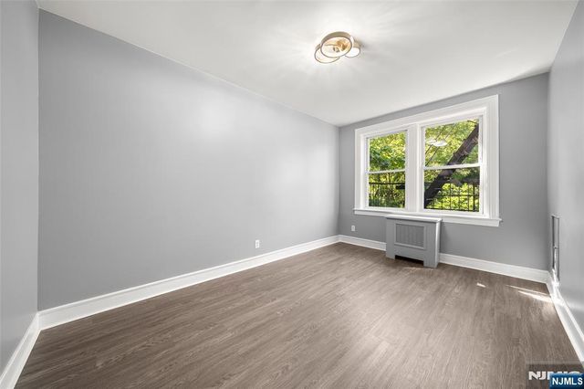 218 Broad Avenue 3C, Leonia, NJ 07605
