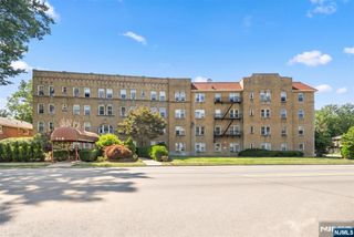 218 Broad Avenue 3C, Leonia, NJ 07605