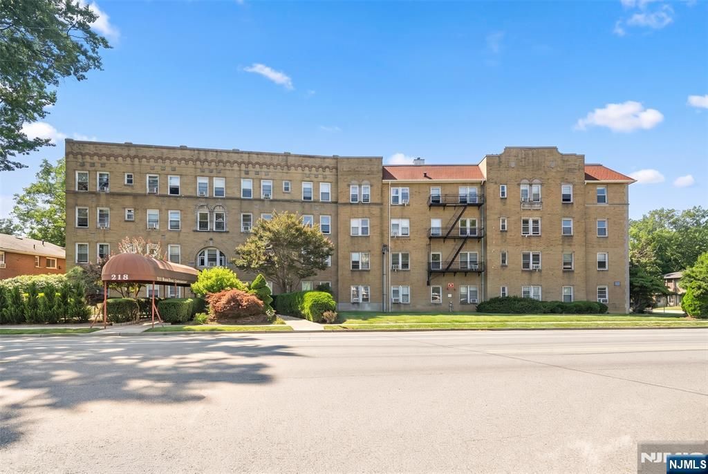 218 Broad Avenue 3C, Leonia, NJ 07605