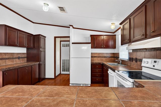 315 Glenwood Street, Gainesville, TX 76240