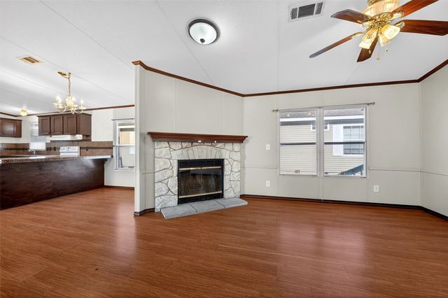 315 Glenwood Street, Gainesville, TX 76240