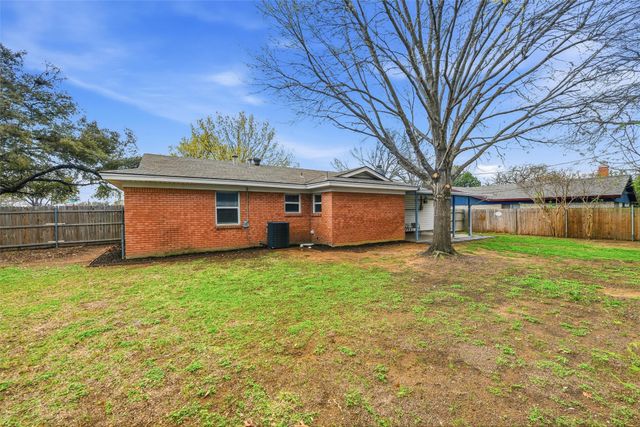 700 W Cedar Street, Hurst, TX 76053