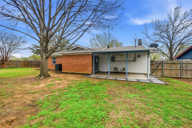 700 W Cedar Street, Hurst, TX 76053