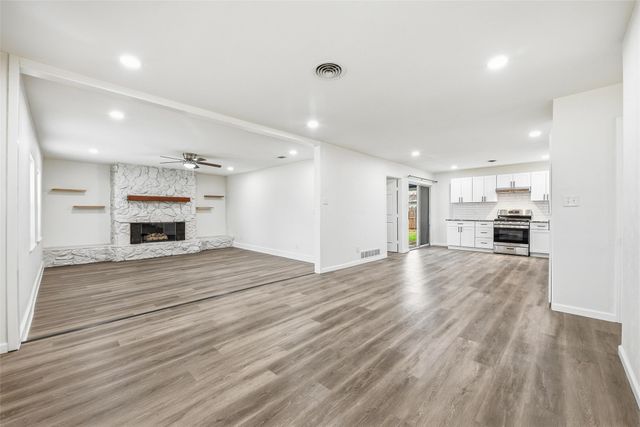 700 W Cedar Street, Hurst, TX 76053