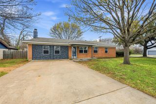 700 W Cedar Street, Hurst, TX 76053