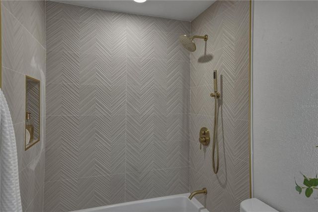 9305 120TH LANE, Seminole, FL 33772