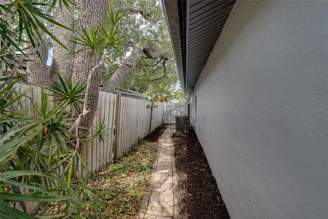 9305 120TH LANE, Seminole, FL 33772