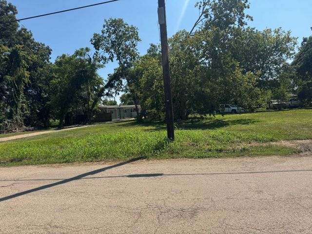 915 W Milam Street, Wharton, TX 77488