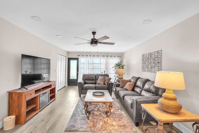 13719 Via Aurora Way A, Delray Beach, FL 33484