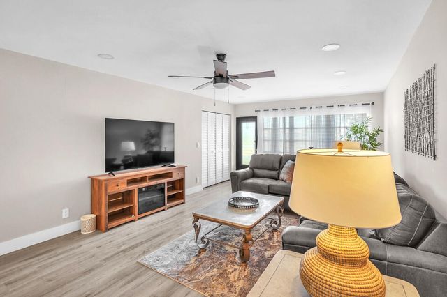 13719 Via Aurora Way A, Delray Beach, FL 33484