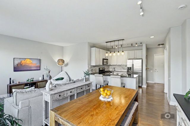 859 W ERIE Street 303, Chicago, IL 60642