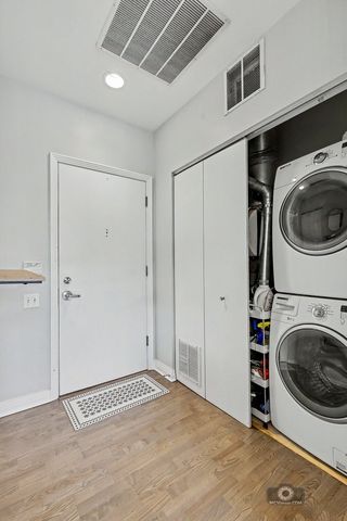 859 W ERIE Street 303, Chicago, IL 60642