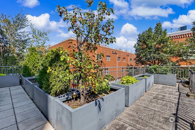 859 W ERIE Street 303, Chicago, IL 60642