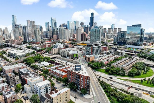 859 W ERIE Street 303, Chicago, IL 60642