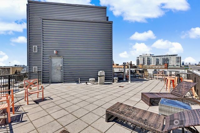 859 W ERIE Street 303, Chicago, IL 60642