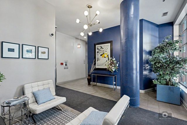 859 W ERIE Street 303, Chicago, IL 60642