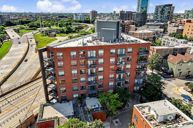 859 W ERIE Street 303, Chicago, IL 60642