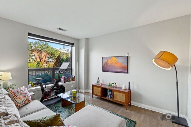 859 W ERIE Street 303, Chicago, IL 60642