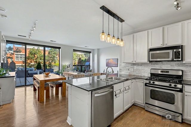 859 W ERIE Street 303, Chicago, IL 60642