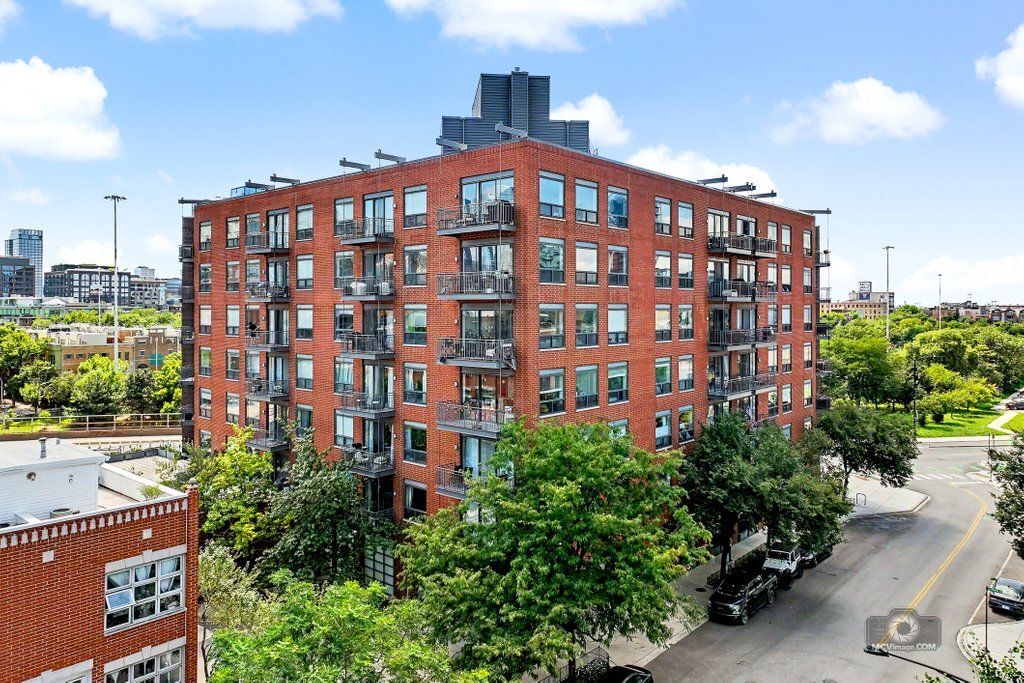 859 W ERIE Street 303, Chicago, IL 60642