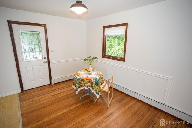 8 Stony Road, Edison, NJ 08817