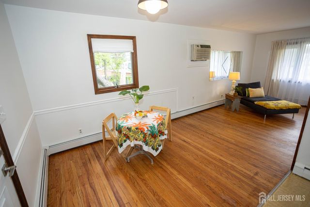 8 Stony Road, Edison, NJ 08817