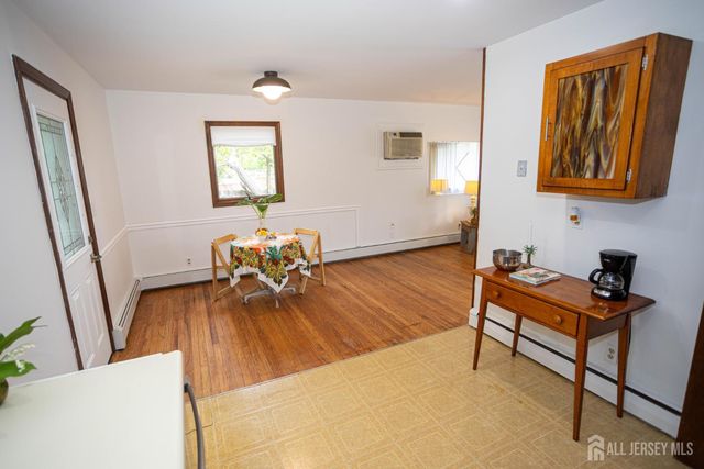 8 Stony Road, Edison, NJ 08817