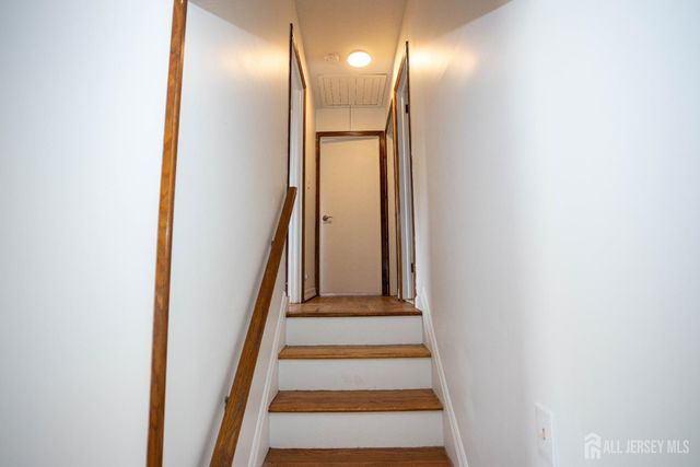 8 Stony Road, Edison, NJ 08817