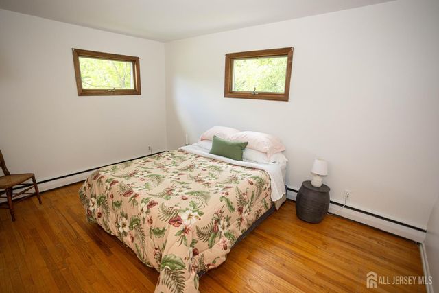 8 Stony Road, Edison, NJ 08817