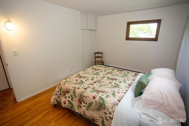 8 Stony Road, Edison, NJ 08817