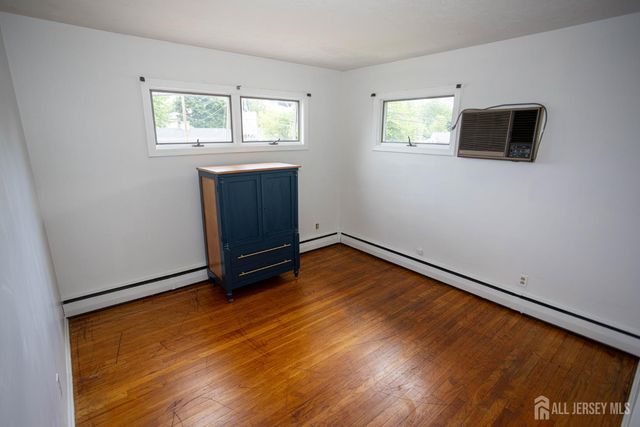 8 Stony Road, Edison, NJ 08817