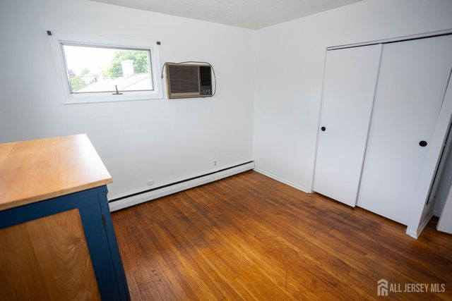 8 Stony Road, Edison, NJ 08817